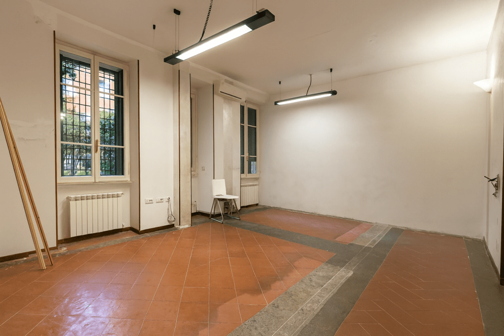 living datato con pavimento in cotto e arredi tradizionali